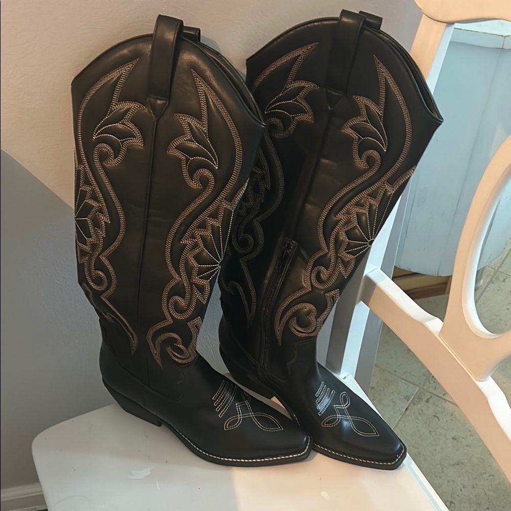 Black Western Cowboy Boots with Embroidered Design